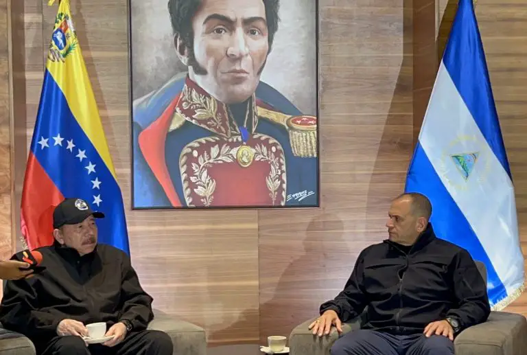 Arce y Ortega llegaron a Caracas para conmemorar a Chávez