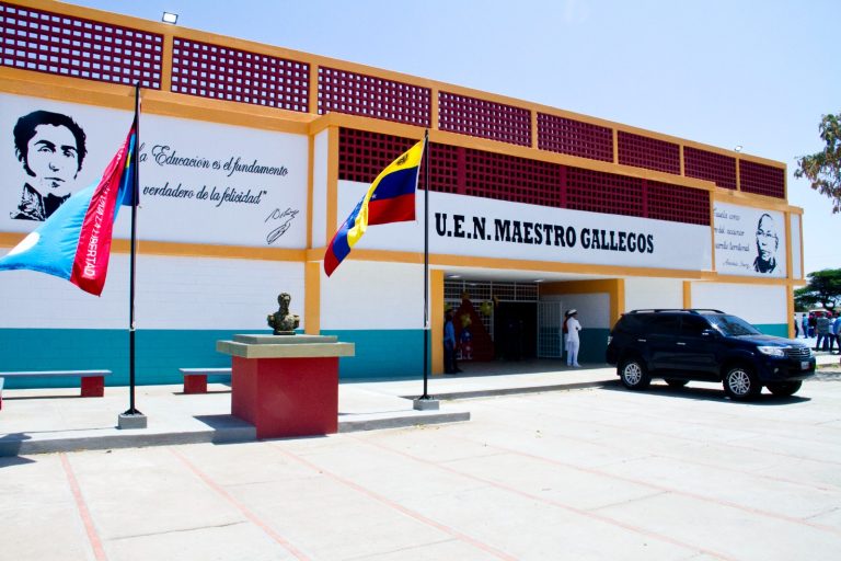 Gobernador Víctor Clark entregó la escuela Maestro Gallegos