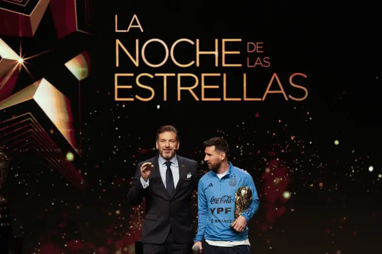 Leo Messi y su “Amo el fulbo” en la noche de las estrellas