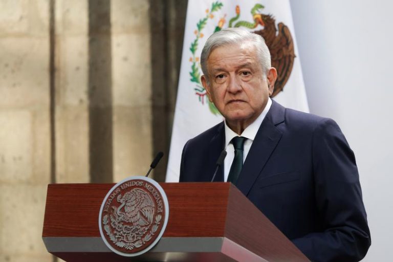 Presidente de México responsabiliza a migrantes del incendio
