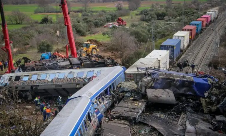 Terminan rescate de desaparecidos en choque de trenes en Grecia
