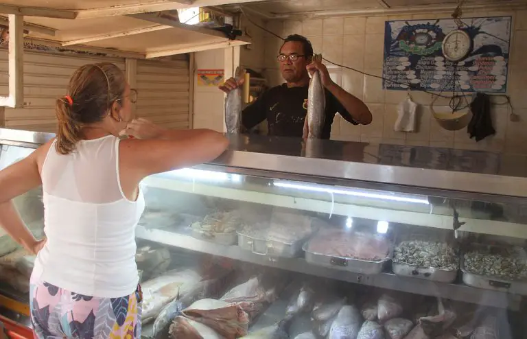 Ventas de pescados han disminuido hasta un 70%