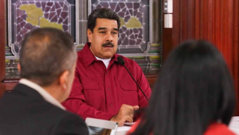 Maduro insta a ministros a la ética tras detenciones por corrupción