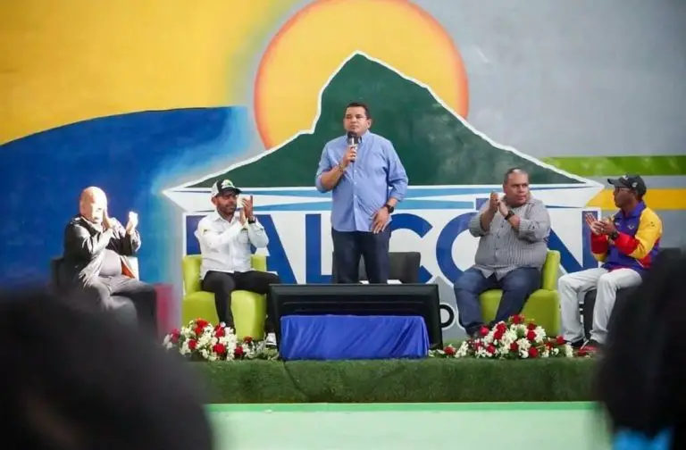 Nuevas obras para Paraguaná anuncia el gobernador Víctor Clark