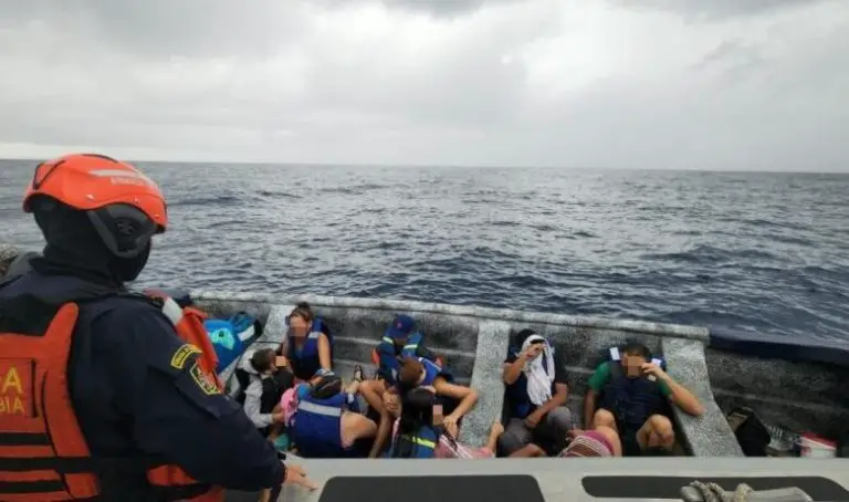 Interceptan barco con 190 haitianos en costas turcocaiqueñas