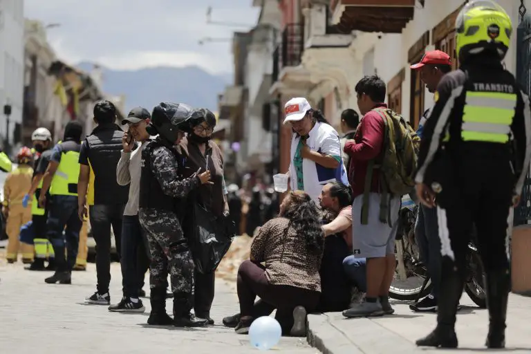 Aumentan fallecidos por terremoto en Ecuador: +Videos