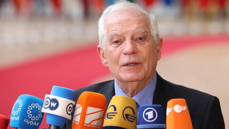 Borrell admite que la UE “necesita a China”