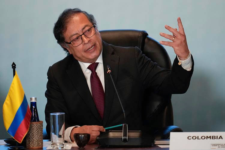 Economía de Colombia reacciona al cambio de gabinete de Petro