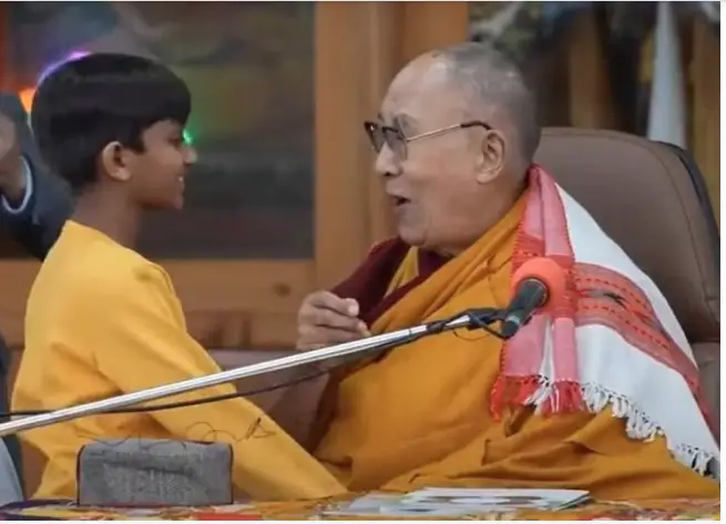 Dalai Lama respondió tras críticas por polémico acto con un niño