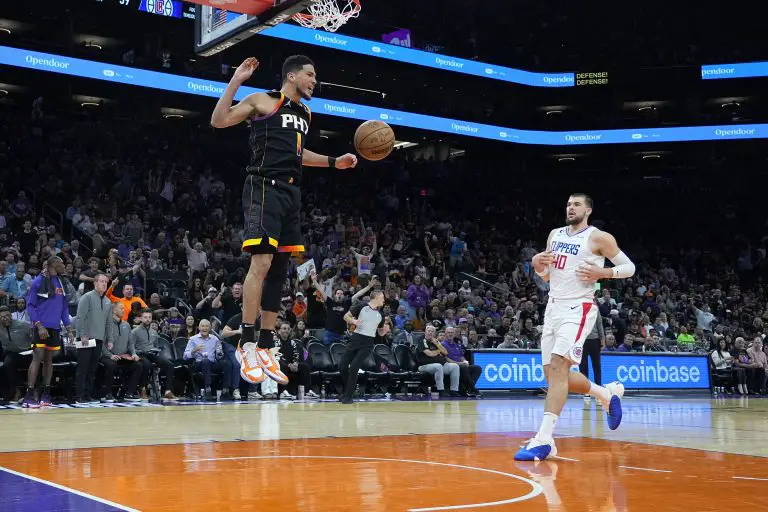 Devin Booker anota 38, Suns empatan serie ante los Clippers