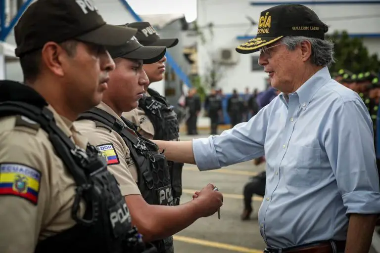 En Ecuador autorizan tenencia y porte de armas de uso civil