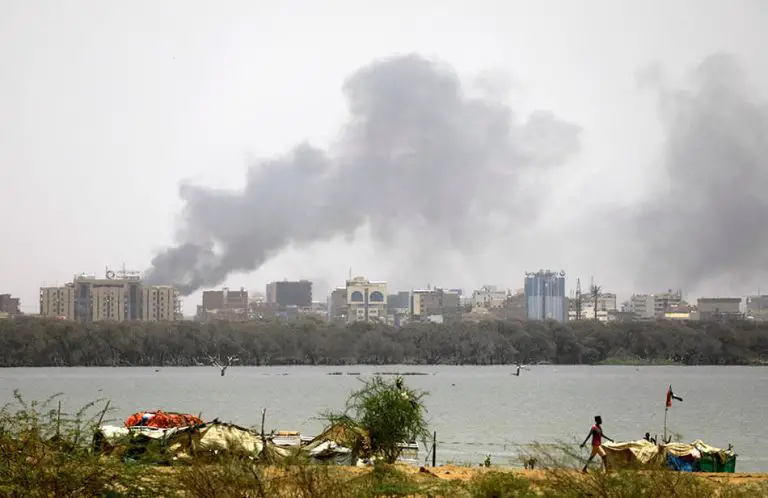 Sube a 97 número de muertos en combates en Sudán