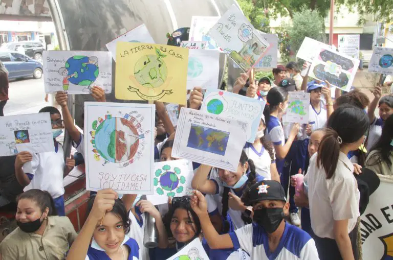 Coro | Estudiantes exhortan a invertir en nuestro planeta