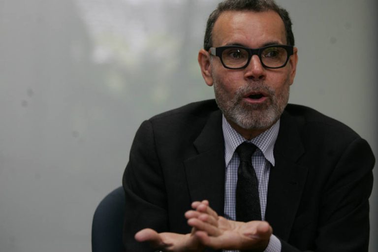 Luis Vicente León: es probable un ajuste de ingresos no salariales