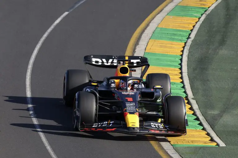 Verstappen gana un caótico Gran Premio de Australia