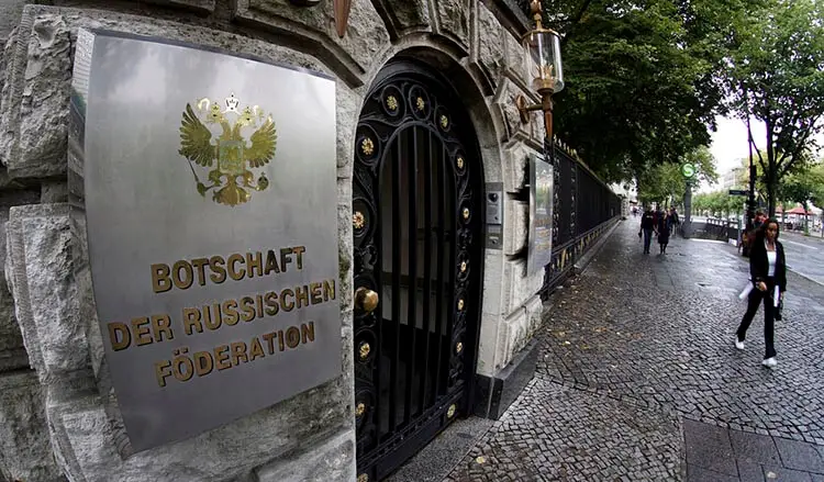 Alemania ordena el cierre de consulados de Rusia