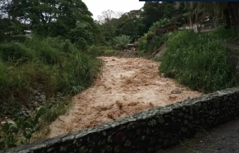 Alerta en Mérida ante crecida de ríos y quebradas