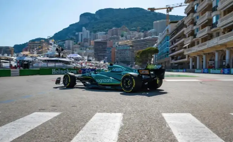 Fernando Alonso por la 33 en Mónaco