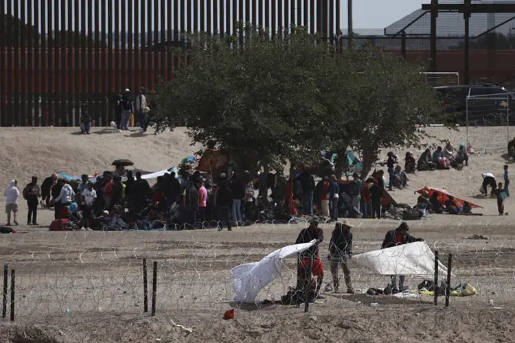 Aumenta la migración en la frontera de Estados Unidos por el fin del Título 42