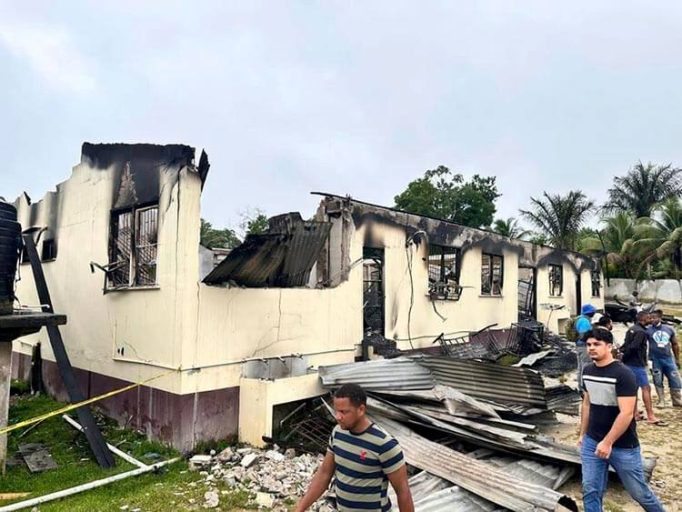 Incendio escuela Guyana