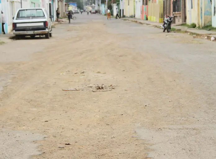 En el municipio Miranda de la ciudad de Coro, la calle Palmasola se encuentra descuidada y en pésimas condiciones.