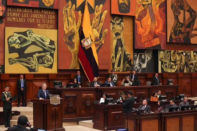 Ecuador: presidente Lasso se defiende durante juicio político