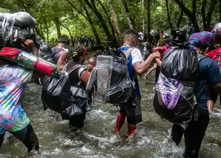 Venezolanos lideran paso por la selva del Darién en 2023