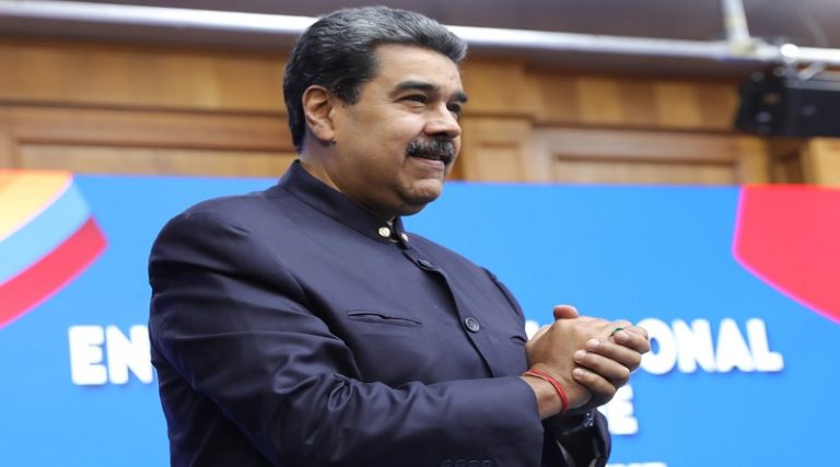 ¿De qué trata la desdolarización que habla el presidente Maduro?