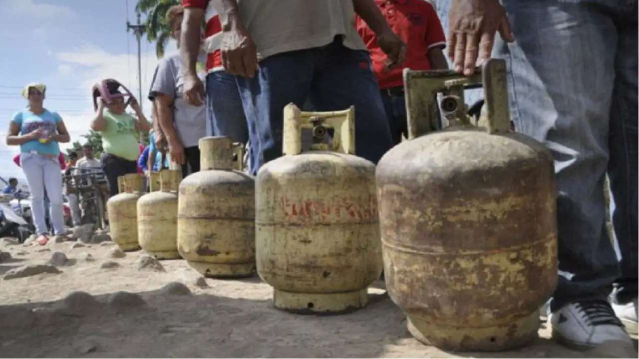 Maduro pone plazo para resolver problema del gas doméstico