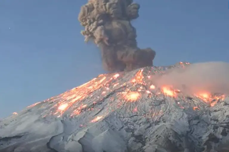 México: Elevan alerta por explosiones del volcán Popocatépetl