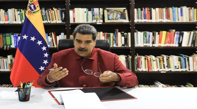 ¡Un poco más! Maduro firma decreto de salario integral por 70$