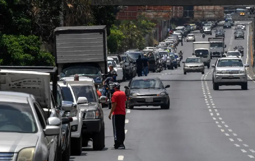 Caracas colas gasolina