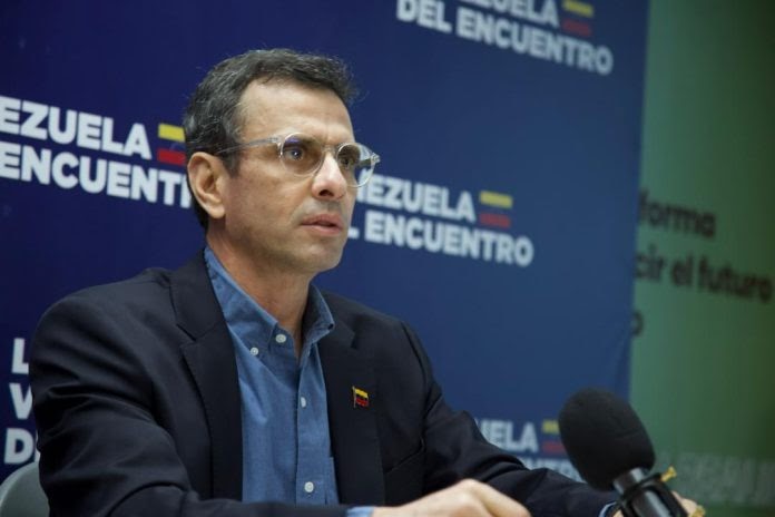Capriles apoya el voto manual para la primaria
