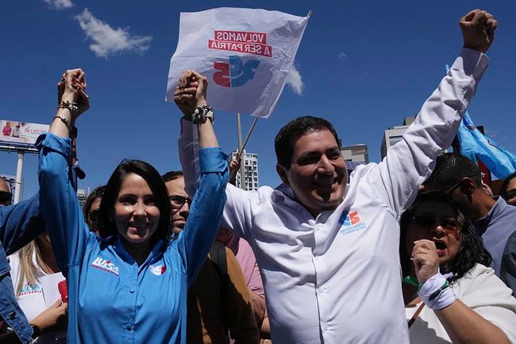 En Ecuador ocho dúos presidenciales inscriben sus candidaturas