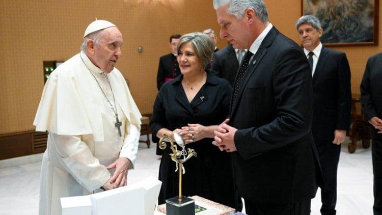 El papa Francisco recibe a Díaz-Canel en el Vaticano