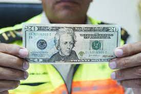¡Cuidado! Circulan dólares falsos en Venezuela