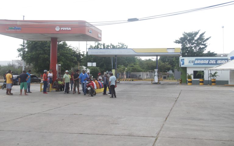 Escasez de gasolina comienza a generar protestas en Coro