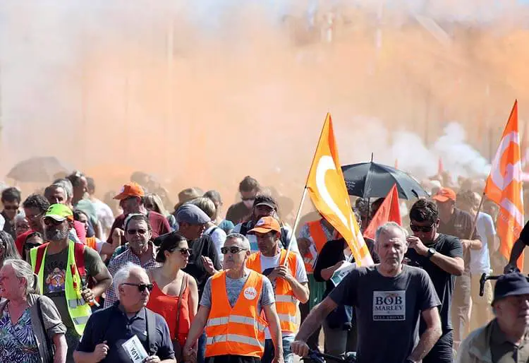 Siguen las protestas en Francia por las pensiones