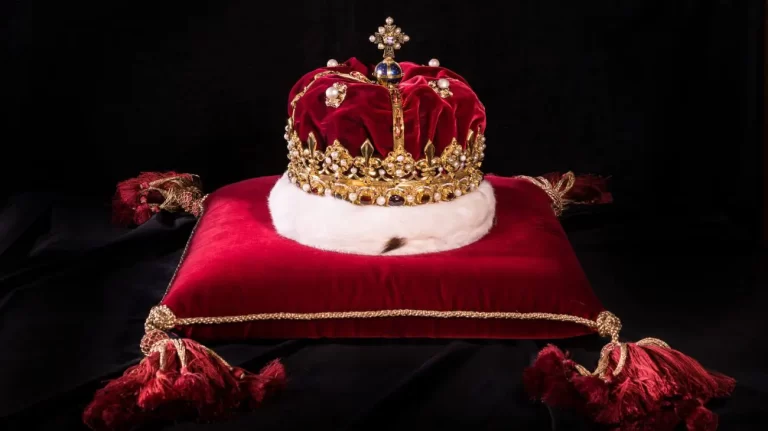 La otra “coronación” de Carlos III que todavía no hemos visto