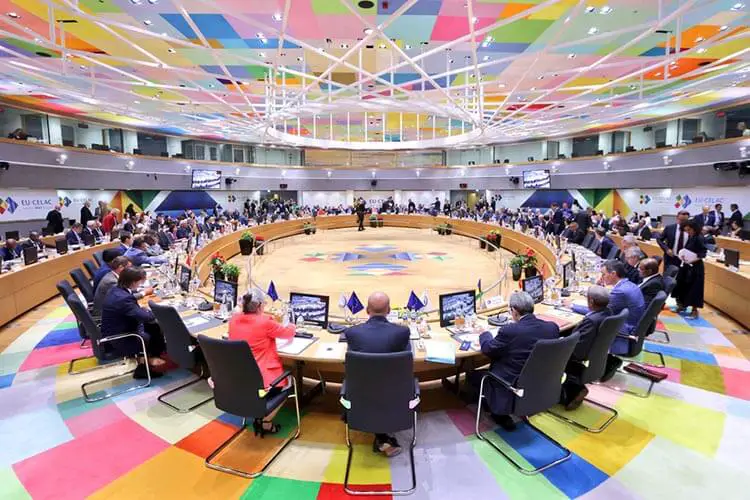 Cumbre UE-CELAC instó al diálogo en Venezuela