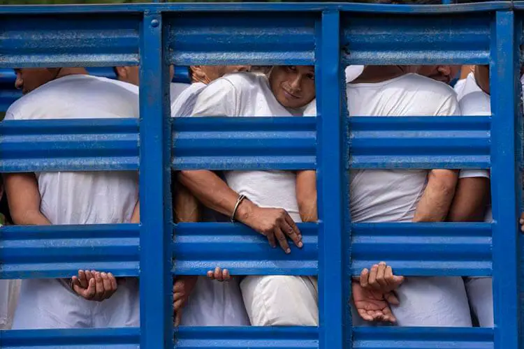 El Salvador amplía el régimen para combatir a las pandillas