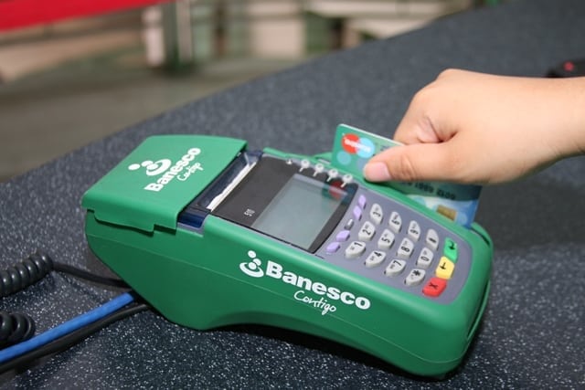 En un solo paso retiras la tarjeta de débito Banesco
