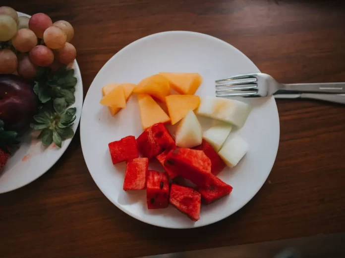 Estas frutas te ayudan a adelgazar y deshincharte