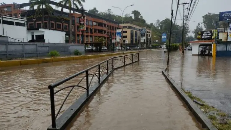 Inundaciones en Caracas dejan las lluvias de este 25Jul