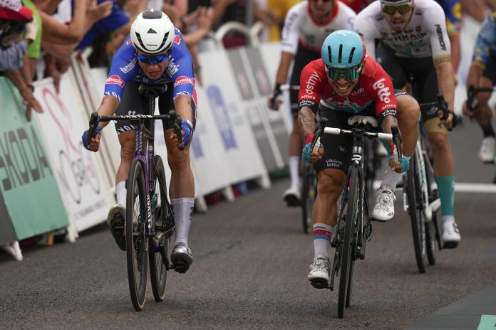 Jasper-Philipsen-suma-victoria-en-el-Tour-de-Francia