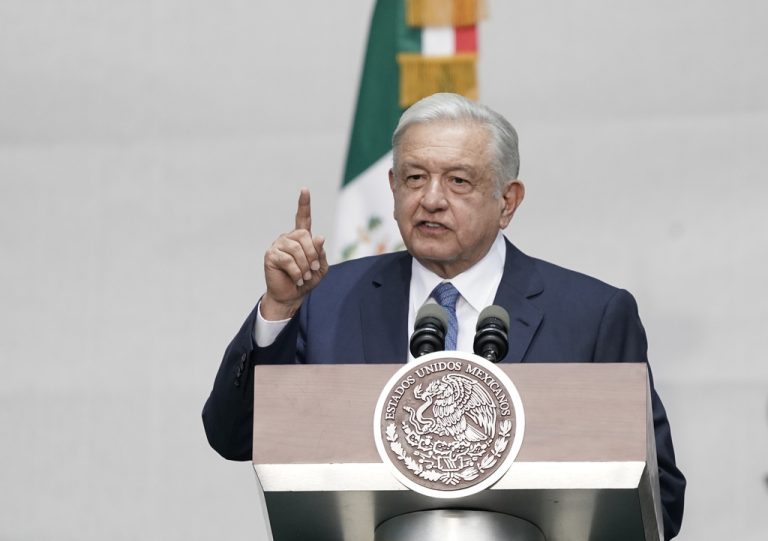 López Obrador ignora orden del ente electoral