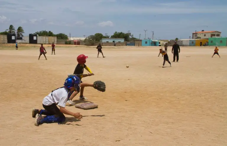 Reactivan escuela de beisbol en Punta Cardón
