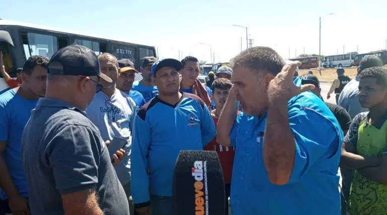 Transportistas tomaron gasolinera en Punto Fijo +VIDEO