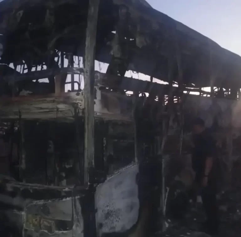 Falcón-Zulia | 35 turistas a salvo tras incendio de un autobús