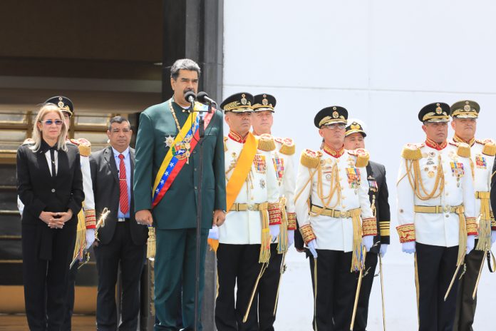 Venezuela es libre dice Maduro